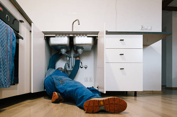 Professional Emergency Plumber technician working in Waverly, OH